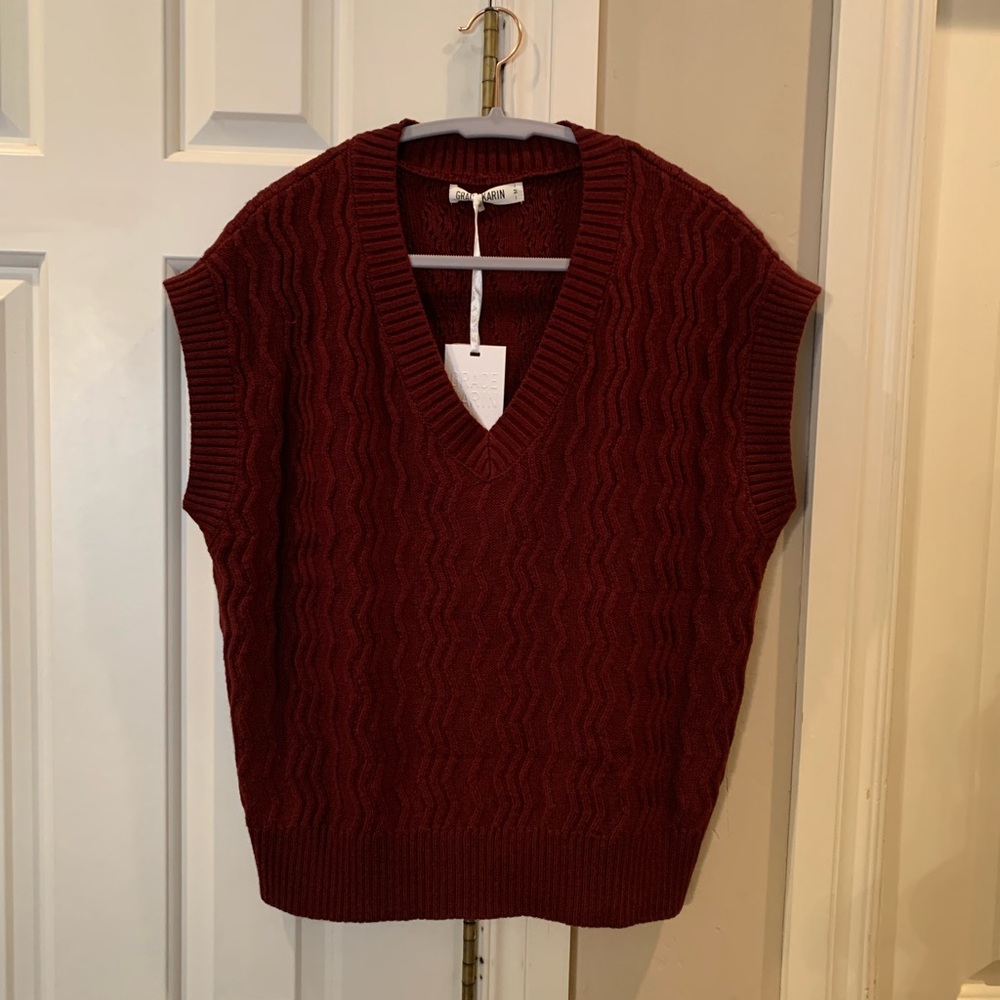 NWT V-Neck Cap Sleeve Sweater Vest Size Medium